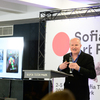Кристофър Спрингхам очарова публиката на Sofia Art Fair с подкрепата на Държавния културен институт